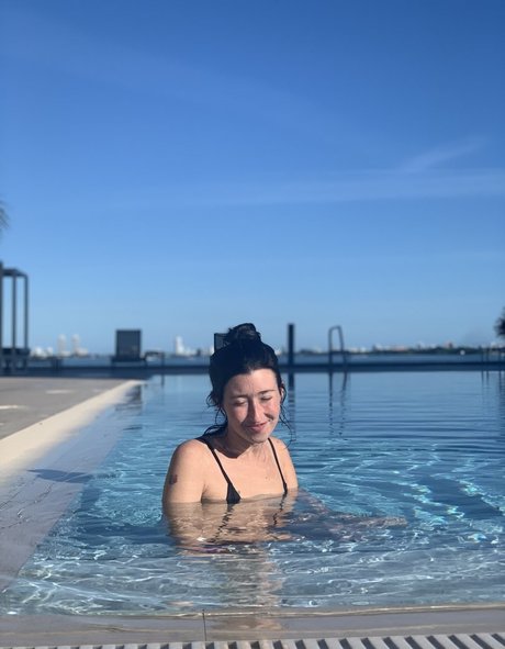 Anne Frank 裸のモデル ギャラリー