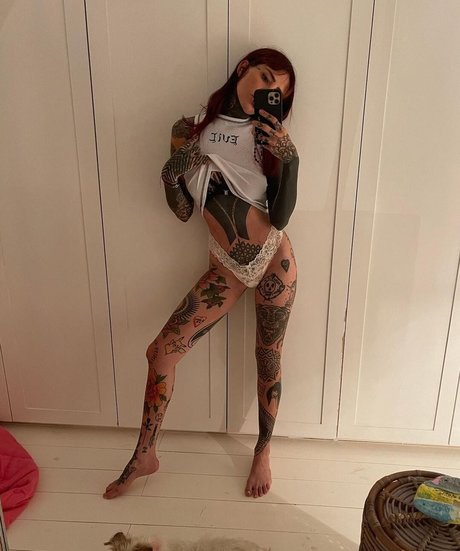 Candelaria Tinelli ポルノスター ヌード 写真