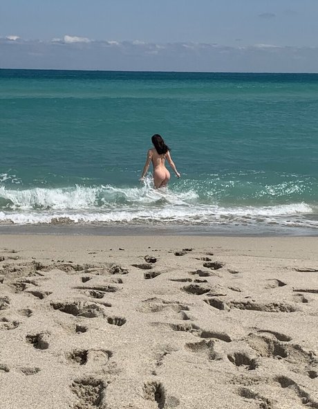 巨大なチンポを持つシーメールオンリーファンズ 美しい 写真