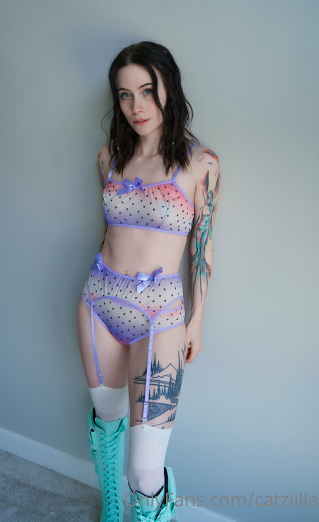 18歳のオンリーファンズ アートポルノ 写真