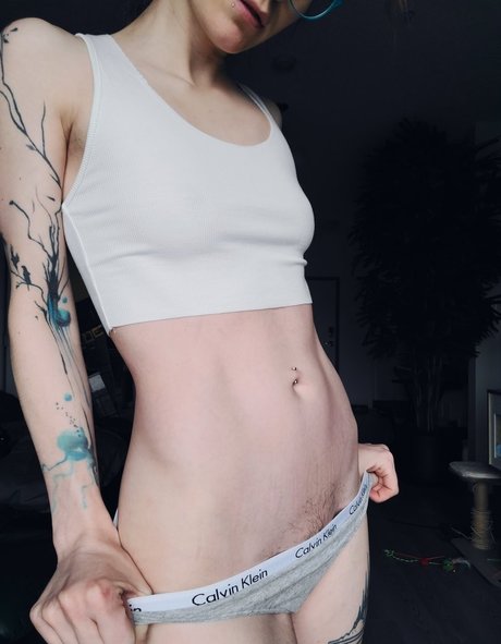 OnlyFansの普及 セクシーヌード 画像