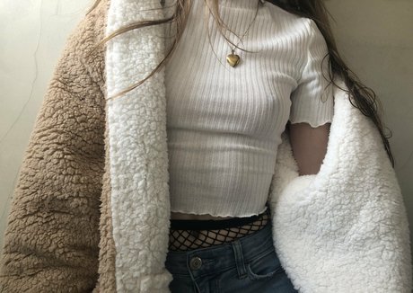 自然な赤毛のオンリーファンズ ホットセックス 写真