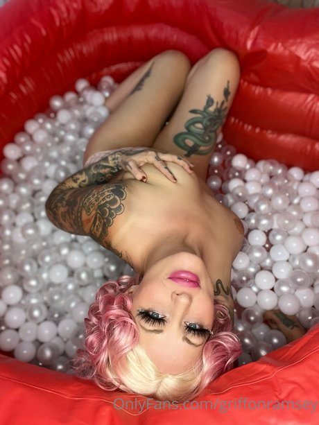 不明なファン セクシーヌード 写真