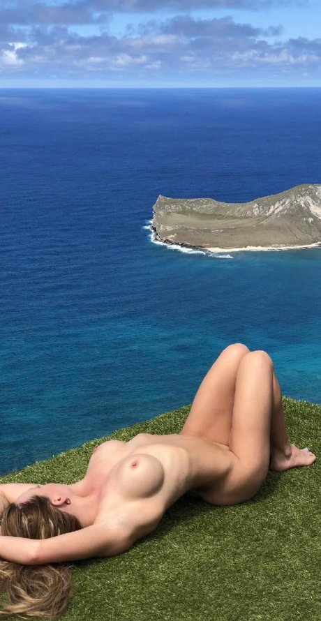 Gucci Blue ヌードモデル アーカイブ