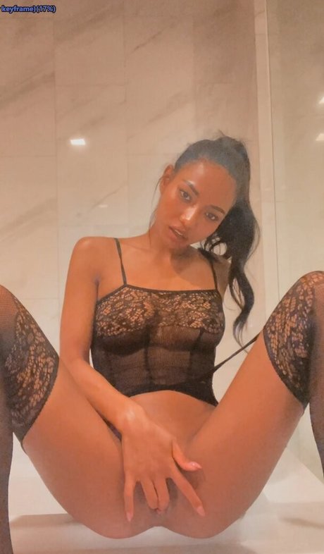 Chloe Saat 完璧なモデル ギャラリー