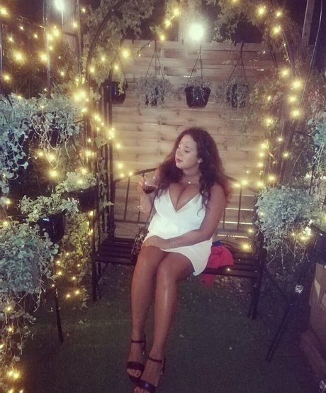 小柄なBBC OnlyFans 無料ヌード ギャラリー