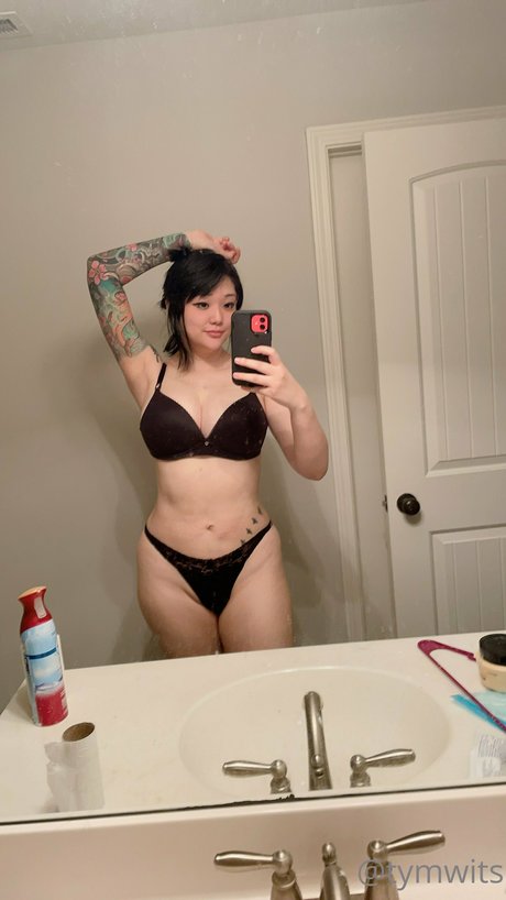 Tymwits ポルノスター 写真