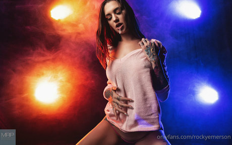 金髪レズビアンオンリーファンズ ホットポルノ 写真