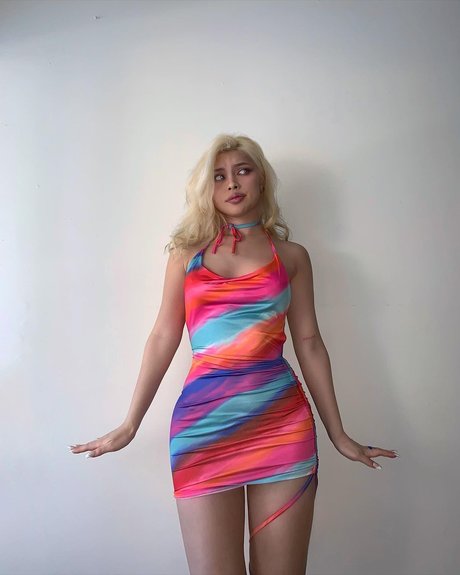 巨乳で曲線美のOnlyFans 無料セクシー 写真