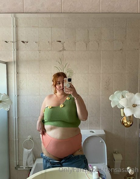 大きな黒い猫OnlyFans セクシー裸 写真