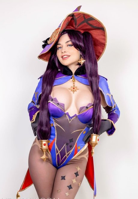 Adria Rae モデル 写真