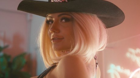 クーガーオンリーファンズ ポルノグラフィック 画像