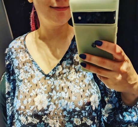 delimbre ヌード女優 写真