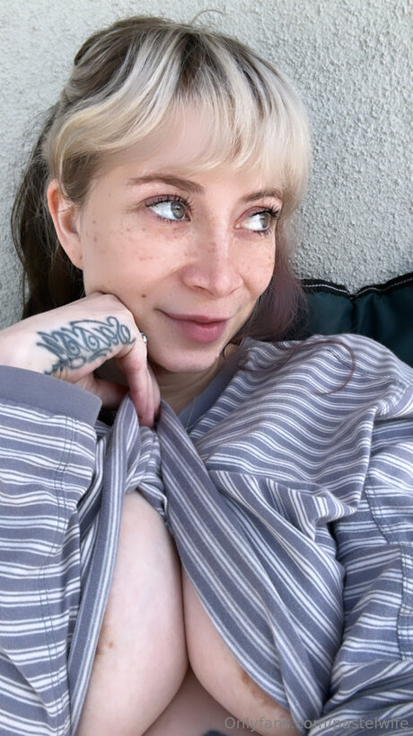 アマチュアヌードオンリーファンズ ホットセクシー 写真