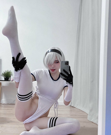 曲線美の女の子オンリーファンズ セクシーxxx 画像