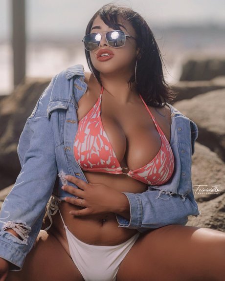 CRISTINA CELI ホットモデル 写真