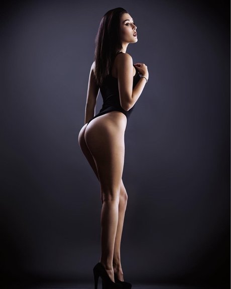 Aura Pazzani ポルノスター 素敵 ギャラリー