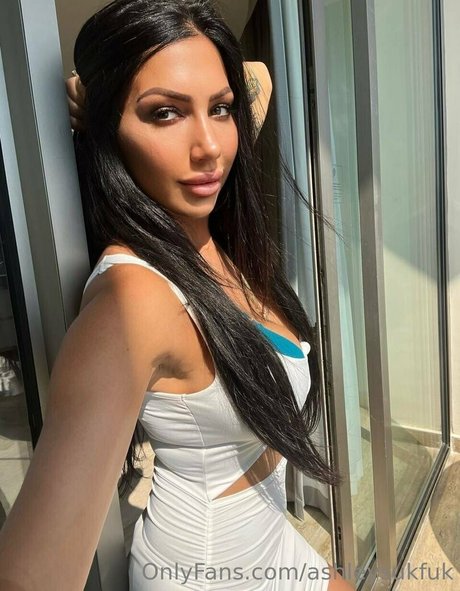 ポニーテールオンリーファンズ エロチック 写真