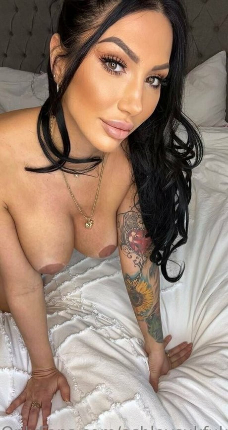 かわいいシーメールオンリーファンズ 美しいヌード 画像