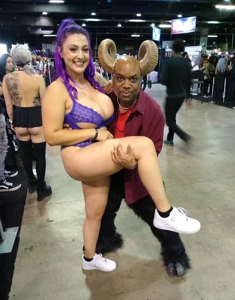 Maddie May セクシーなポルノスター 画像