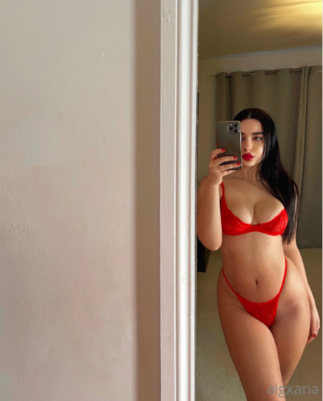 赤毛の熟女オンリーファンズ ホットヌード 写真