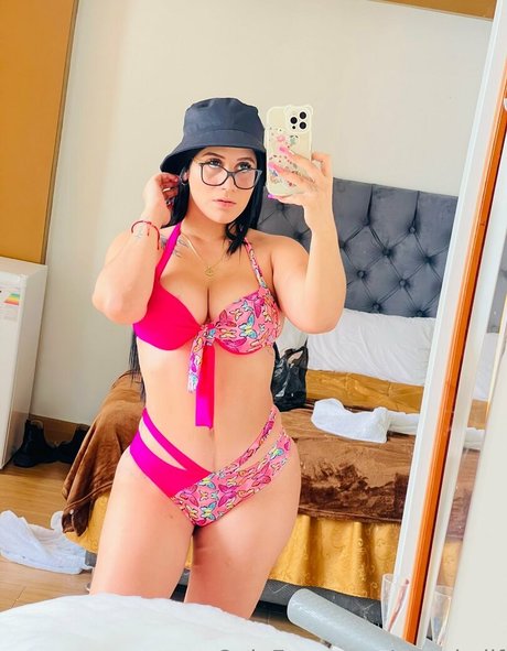 フィットネスインフルエンサーオンリーファンズ セクシーヌード ギャラリー