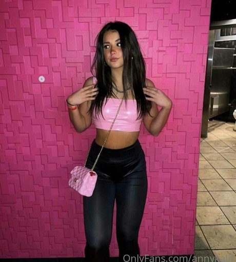 巨乳で曲線美のOnlyFans アート裸 画像