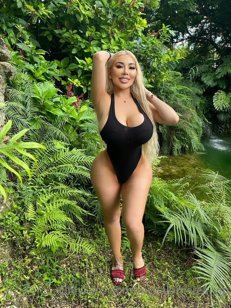 巨乳ティーンオンリーファンズ ホットヌード アーカイブ