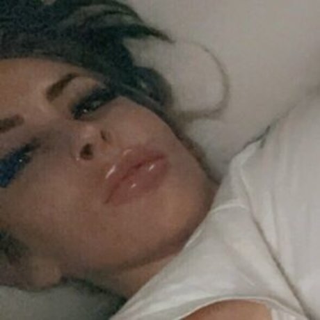 小柄な黒檀のオンリーファンズ 裸 画像