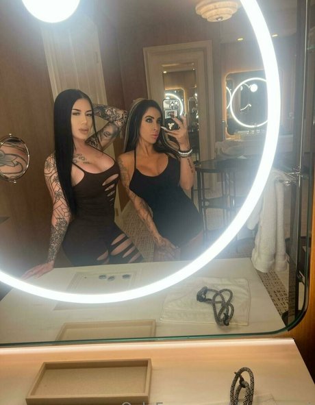 BBW TS オンリーファンズ ヌード 写真