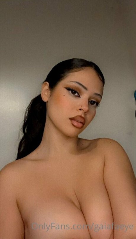 赤毛ティーンオンリーファンズ HD 写真