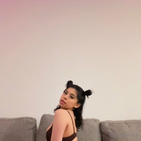 太めのブロンドオンリーファンズ アート裸 ギャラリー