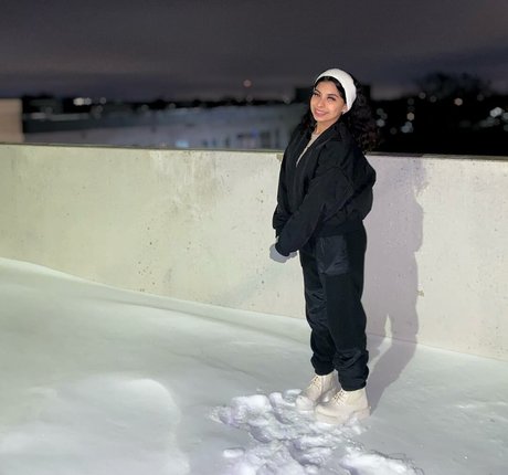 ルビーオンリーファン セクシーヌード 画像