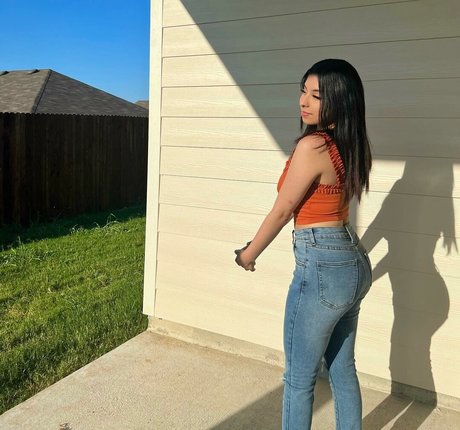 ヌード教師オンリーファンズ HD 写真