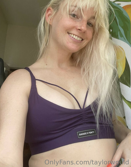 巨乳の熟女オンリーファンズ ヌード 写真