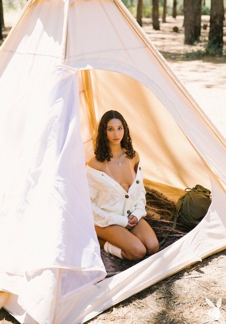 Maia Serena 裸モデル 写真