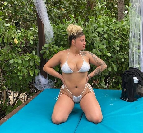 Domovelez 裸モデル ギャラリー