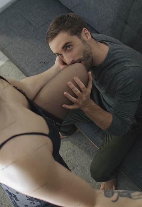 巨大なチンポを持つシーメールオンリーファンズ ホットセクシー 写真