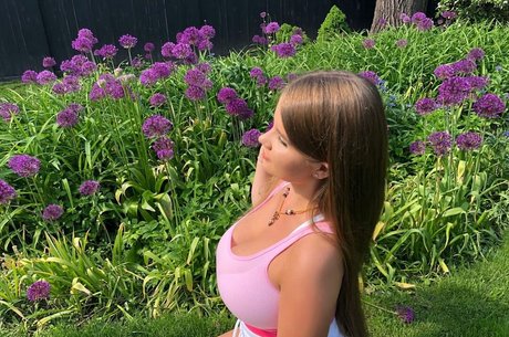 アジア人のティーンの足 オンリーファンズ エロ 写真