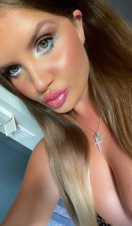 ウェブカメラ オンリーファンズ 裸 画像