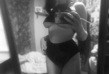 お金 オンリーファンズ 無料 画像