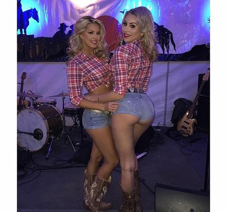 ヌード教師オンリーファンズ ポルノグラフィック 画像