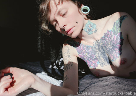 巨乳の黒人女性オンリーファンズ ヌード アーカイブ