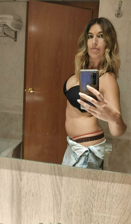 巨乳で曲線美のOnlyFans 無料セクシー 写真