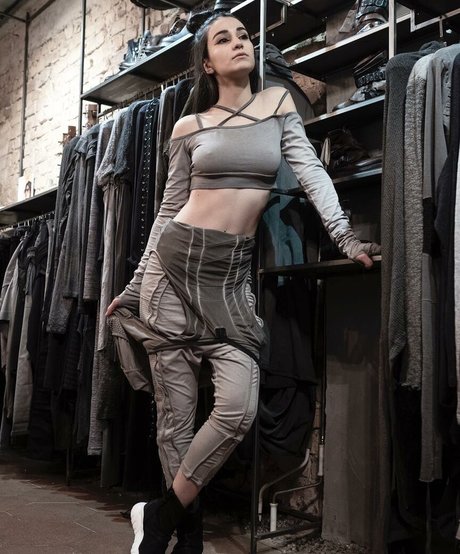 Vahide Bulu アートポルノスター 写真