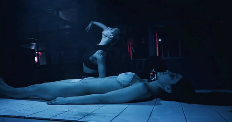 Vahide Bulu ポルノモデル 写真