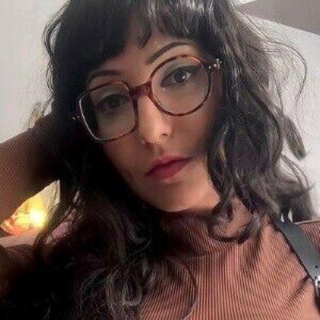 若い黒人女性オンリーファンズ ポルノ 写真