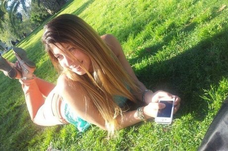 太めのブロンドオンリーファンズ アートヌード 画像