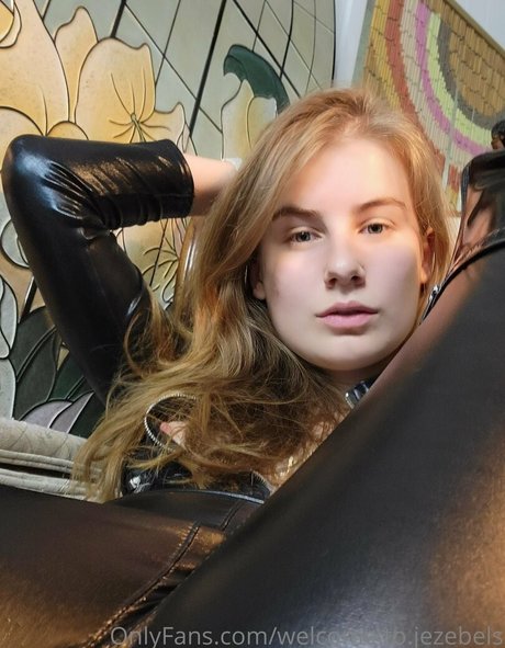 welcome to jezebels ホットなスター 画像