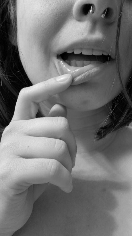 OnlyFansの普及 セクシー裸 写真